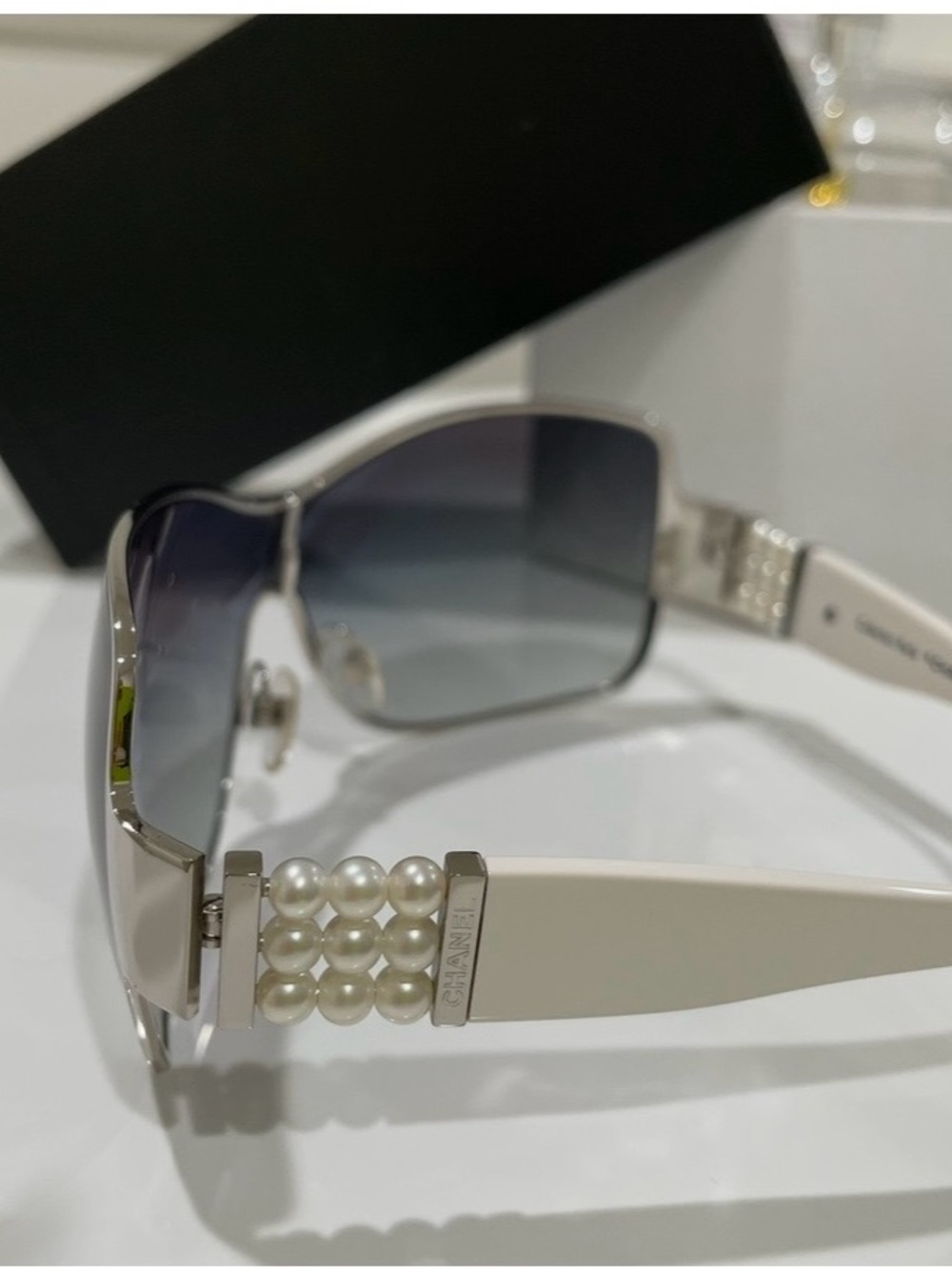 Chanel - Picture 6 of 8